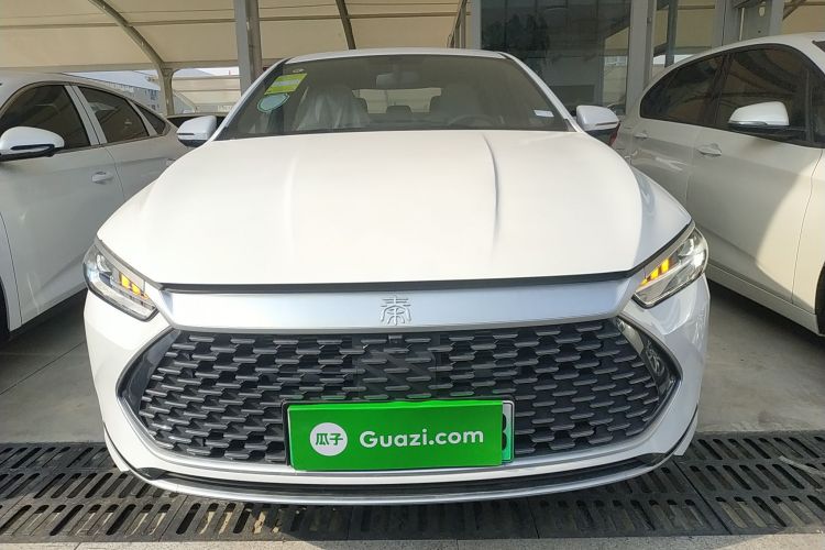 比亚迪 秦PLUS 2024款  荣耀版 DM-i 120KM超越型车身外观2