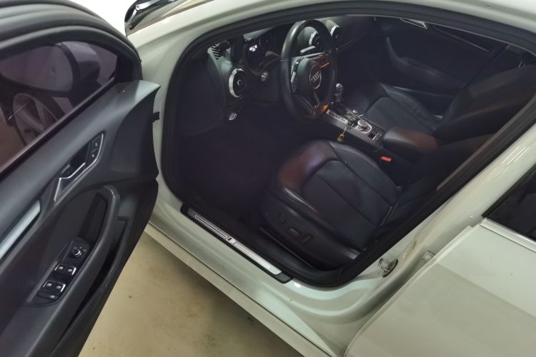 奥迪A3 2018款 30周年年型 Limousine 35 TFSI 时尚型中控内饰7003