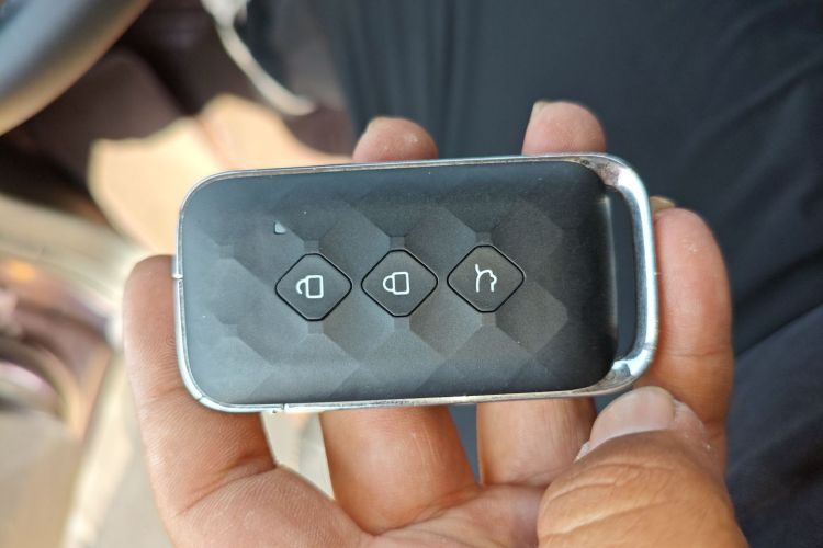 五菱汽车 五菱星云 2023款 2.0L DHT 旗舰版中控内饰11