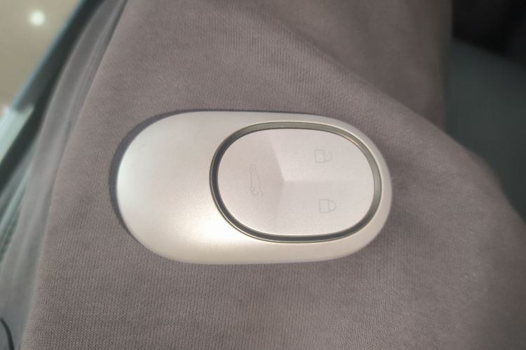 蔚来ET5 2022款 75kWh中控内饰7001