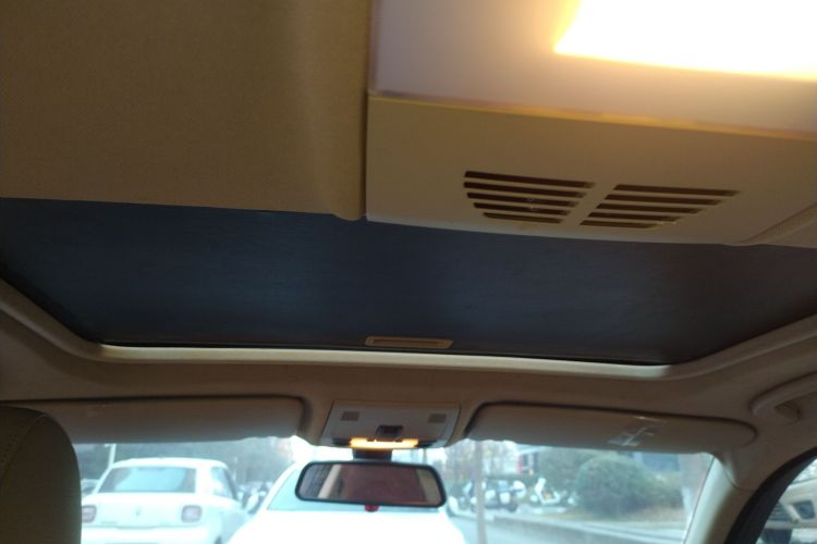 宝马3系 2009款 318i 领先型中控内饰22