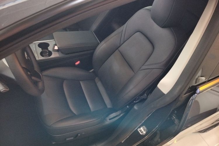 特斯拉 Model Y 2021款 长续航全轮驱动版中控内饰19