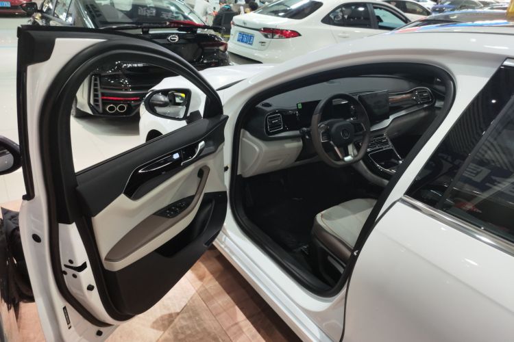 比亚迪 秦PLUS 2024款 荣耀版 DM-i 120KM领先型中控内饰20