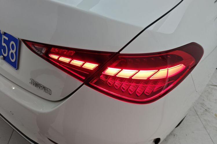 奔驰C级 2024款 改款三 C 260 L 运动版车身外观9