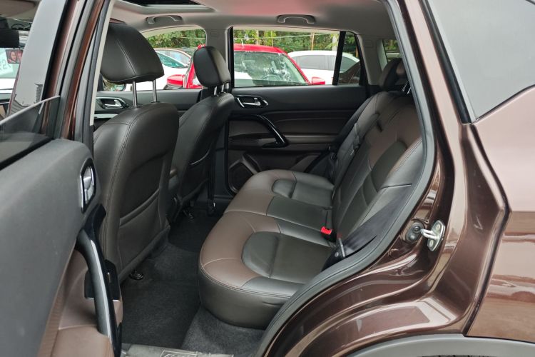 广汽传祺 传祺GS4 2015款 200T 手动豪华版中控内饰21