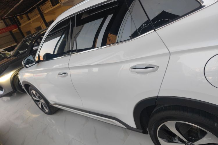 比亚迪 宋PLUS新能源 2023款 冠军版 DM-i 110KM 旗舰PLUS车身外观4