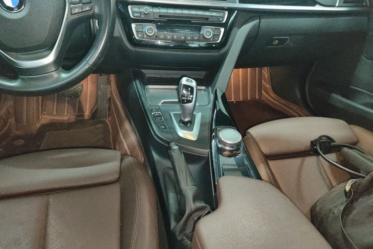 宝马3系 2019款 320Li 时尚型中控内饰18