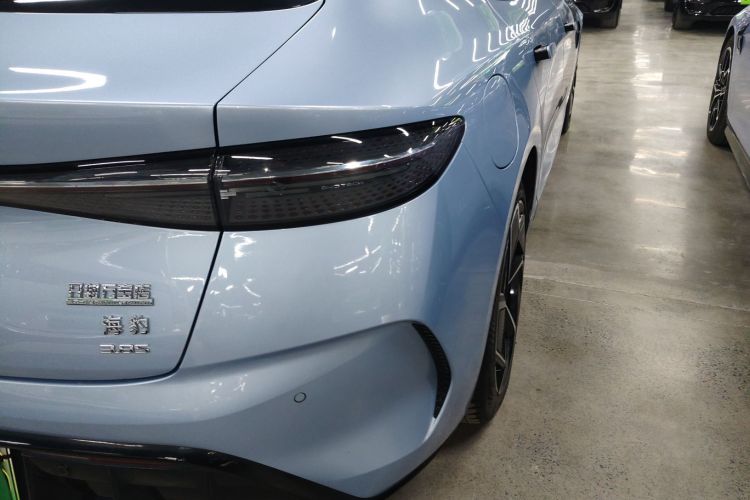 比亚迪 海豹 2022款 650km 四驱性能版车身外观9