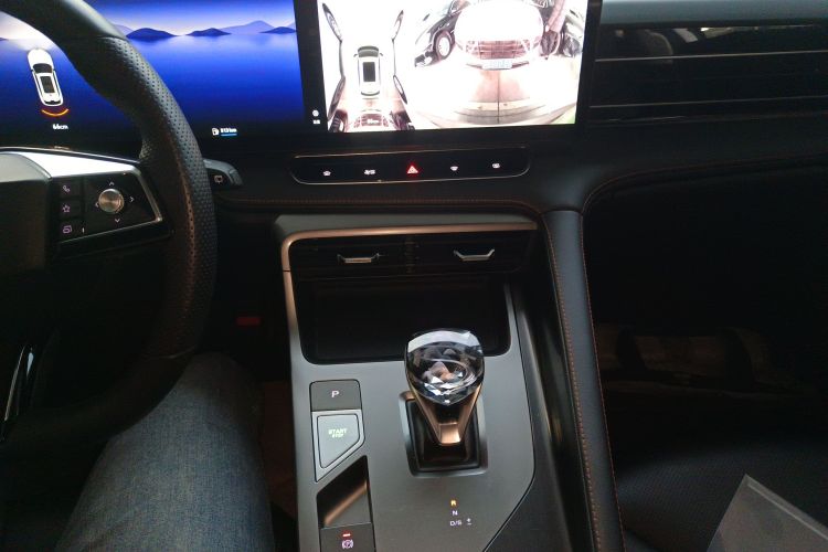 荣威RX5 2023款 1.5T 尊荣滑屏版中控内饰18