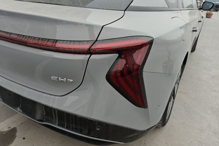 红旗EH7 2025款 640 四驱 智选版车身外观6006