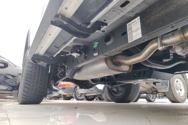 北京BJ40 2023款 2.0D 自动四驱刀锋英雄版侠客型（前后电控锁）局部细节9001