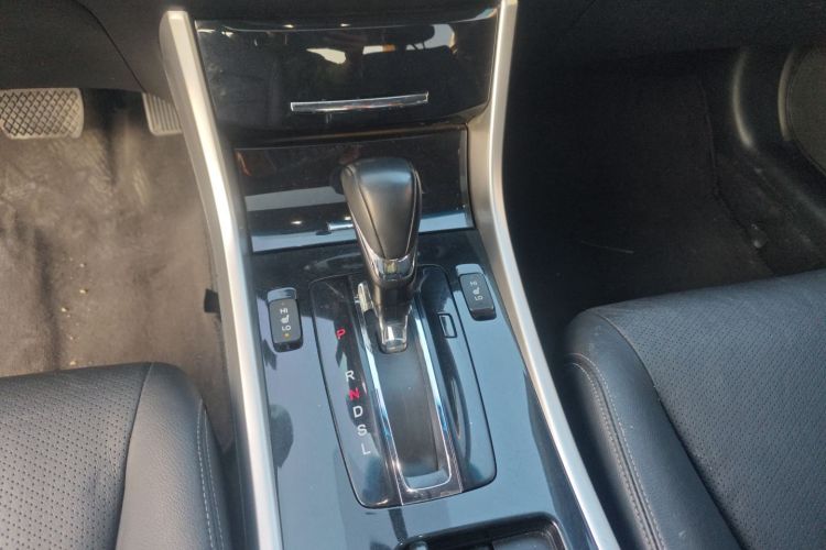 本田 雅阁 2016款 2.0L 精英版中控内饰18