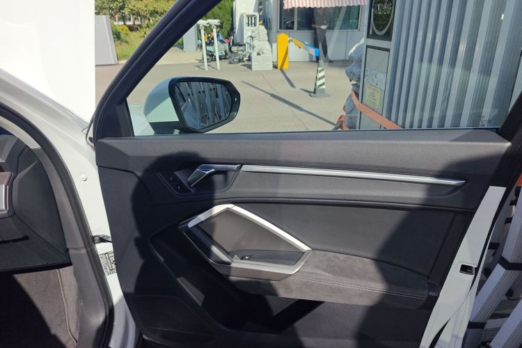 奥迪Q3 2023款 改款 40 TFSI 时尚动感型中控内饰42