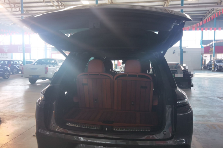 理想汽车 理想L8 2023款 Pro机舱底盘23