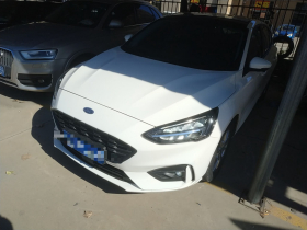 福特 福克斯 2021款 两厢 EcoBoost 180 自动锋潮型