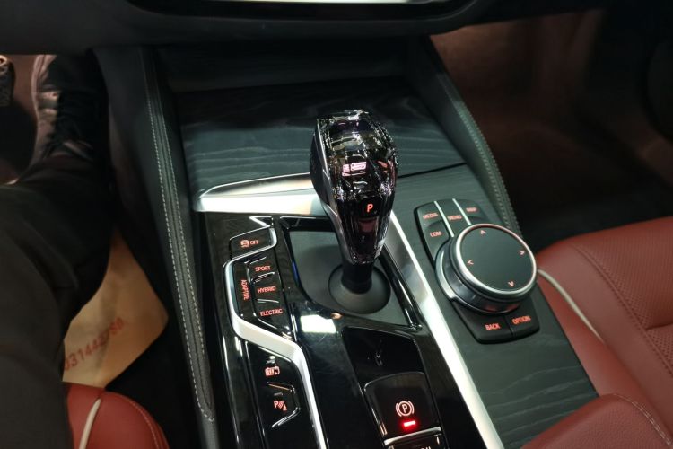 宝马5系新能源 2021款 改款 535Le M运动套装中控内饰18