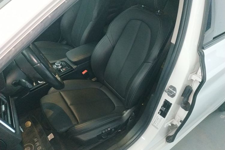 宝马1系 2019款 118i M运动套装中控内饰19