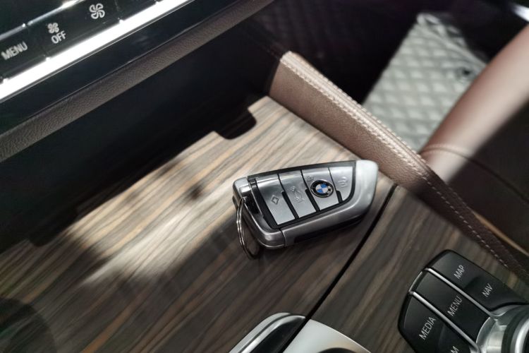 宝马5系 2019款 530Li 领先型 豪华套装中控内饰11