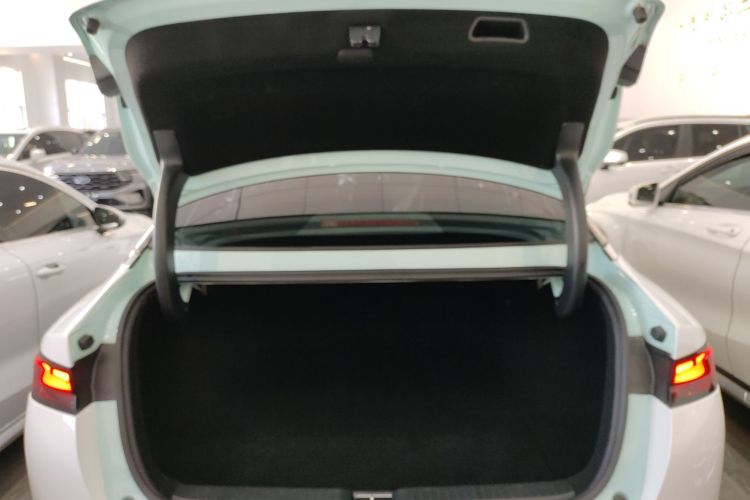 小鹏P5 2021款 550G机舱底盘23