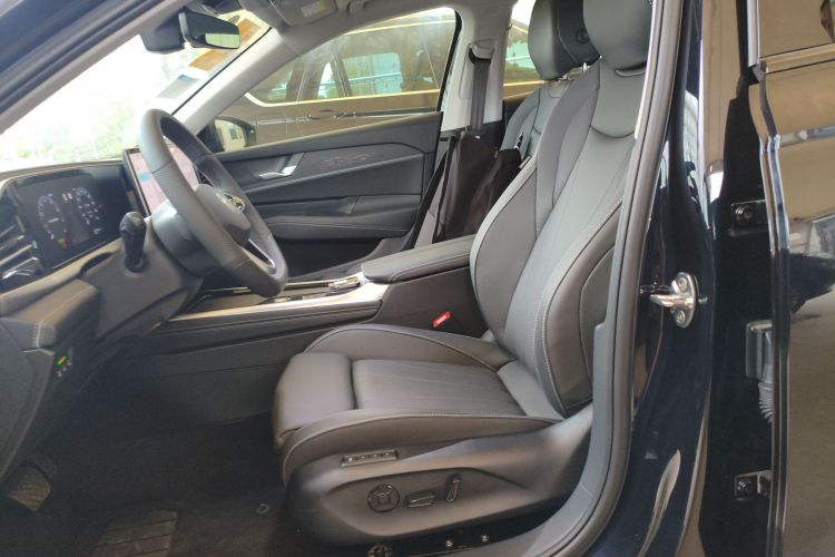 大众 帕萨特 2025款 Pro 380TSI 龙耀版中控内饰19