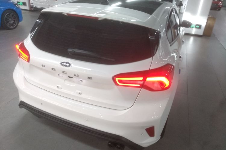 福特 福克斯 2022款 两厢 EcoBoost 180 自动ST Line车身外观7