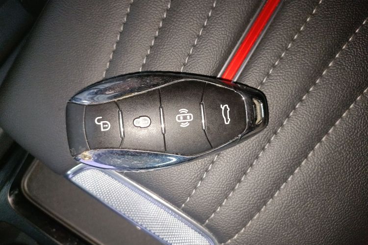 红旗H5 2024款 1.5T DCT智联旗韵版中控内饰11