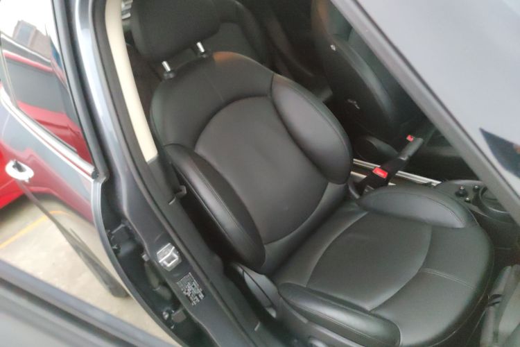 MINI Countryman 2016款 1.6T COOPER ALL4 Park Lane局部细节41