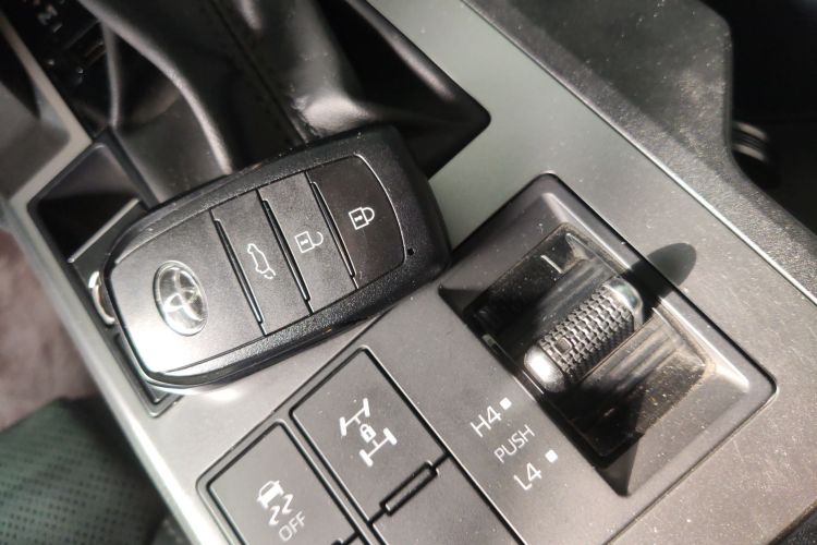 丰田 普拉多 2024款 2.4T 全能TX版 5座中控内饰11