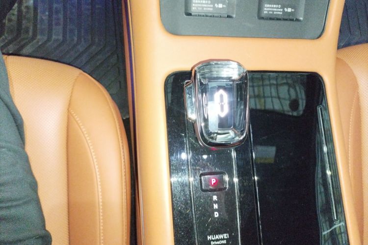 鸿蒙智行 问界M7 2024款 1.5T 智驾四驱Pro版 5座中控内饰18