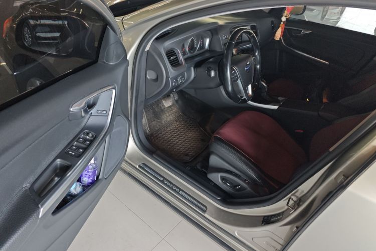 沃尔沃V60 2014款 T5 智逸版中控内饰20