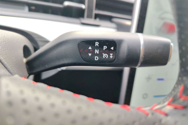 哪吒汽车 哪吒V 2022款 潮 400 Lite局部细节18