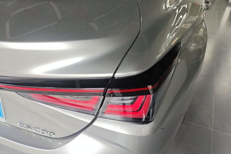 雷克萨斯ES 2025款 200 臻享版车身外观9