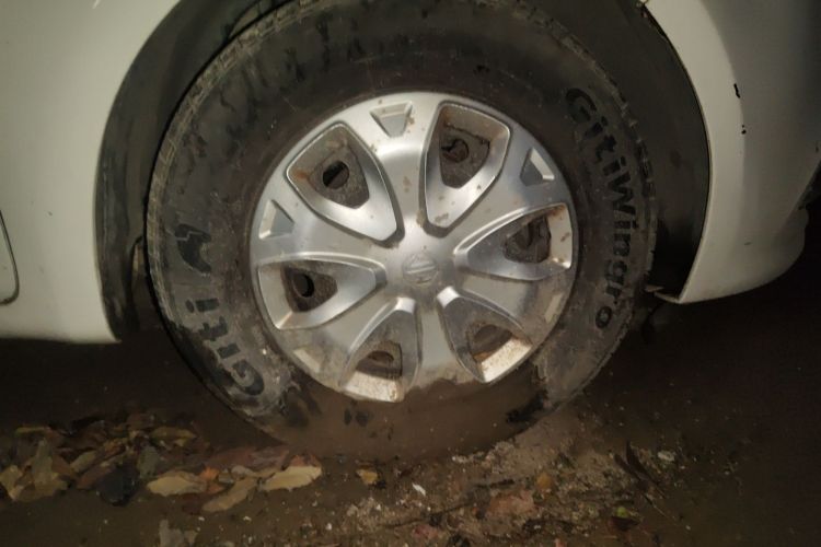 名爵3 2013款 1.3L AMT舒适版车身外观10