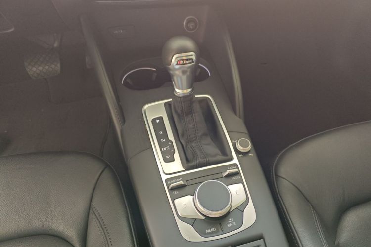 奥迪A3 2017款 Sportback 35 TFSI 风尚型中控内饰18