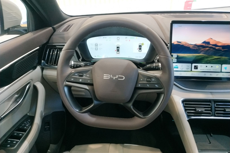比亚迪 宋PLUS新能源 2025款 EV 智驾版 605km 旗舰型中控内饰13