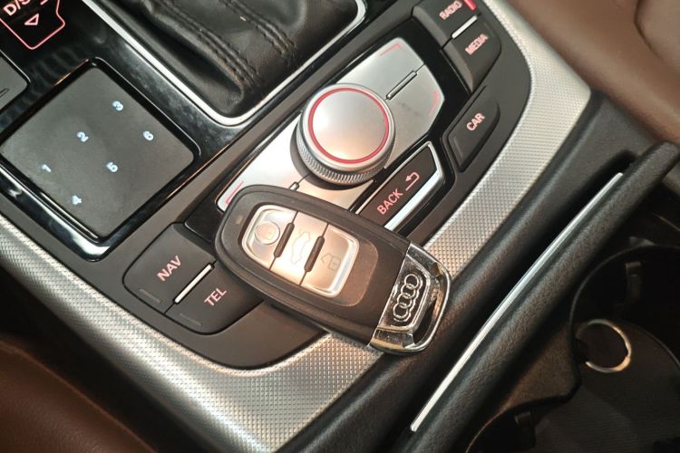 奥迪A6L 2017款 30 FSI 技术型中控内饰11