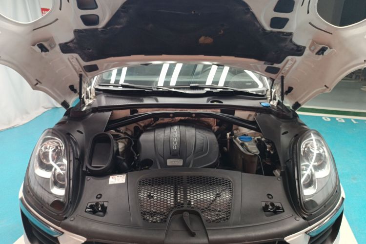 保时捷 2016款 Macan 2.0T机舱底盘24