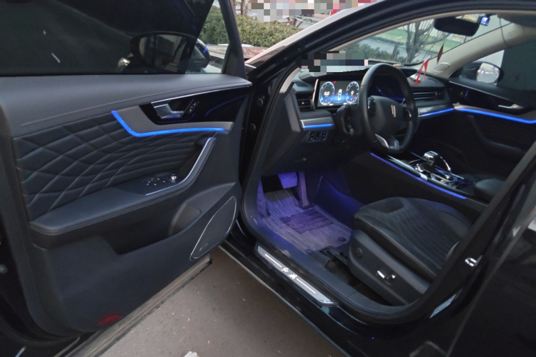 红旗HS5 2022款 改款 2.0T 智联旗享版中控内饰7003