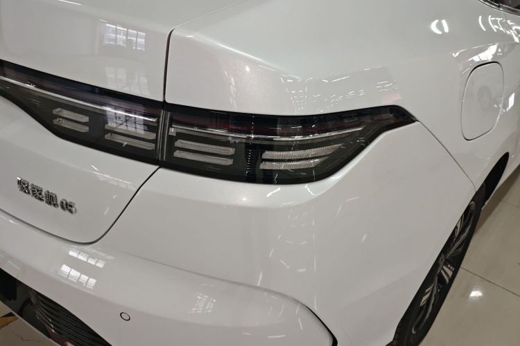 比亚迪 驱逐舰05 2024款 荣耀版 DM-i 120KM 豪华型车身外观9