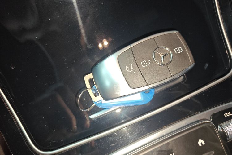 奔驰GLC 2020款 GLC 260 L 4MATIC 动感型中控内饰7001