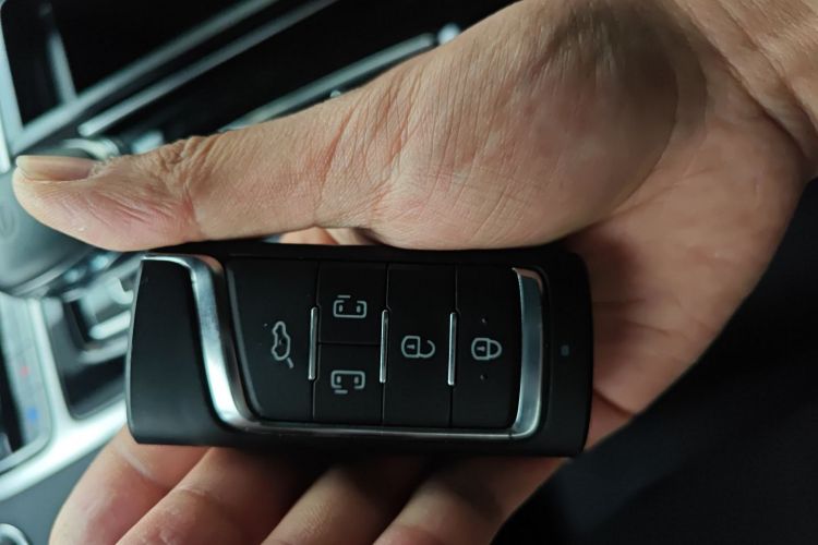 广汽传祺 传祺M8 2023款 领秀系列 390T 尊贵版中控内饰7001