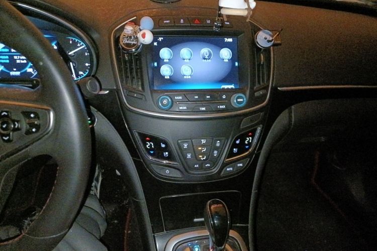 别克 君威 2014款 GS 2.0T 纵情运动版中控内饰16