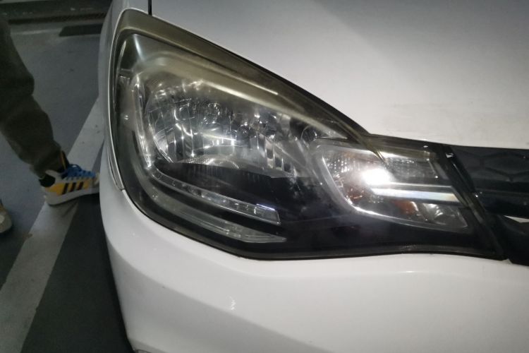 东南 V3菱悦 2015款 1.5L 手动幸福版车身外观8