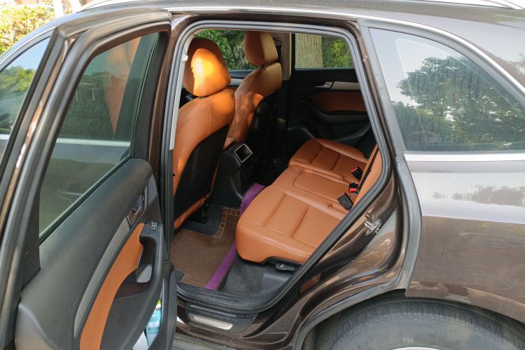 奥迪Q5 2013款 40 TFSI 进取型中控内饰7004