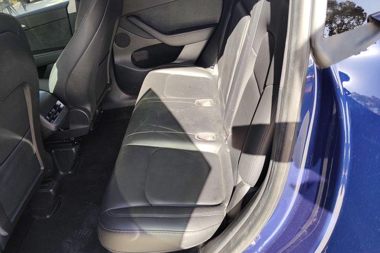 特斯拉 Model Y 2022款 长续航全轮驱动版中控内饰21