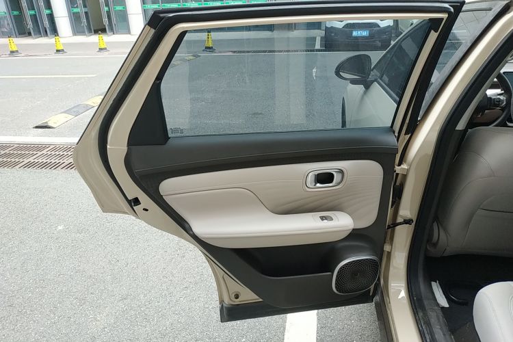 埃安 AION UT 2025款 330星辉版中控内饰7008