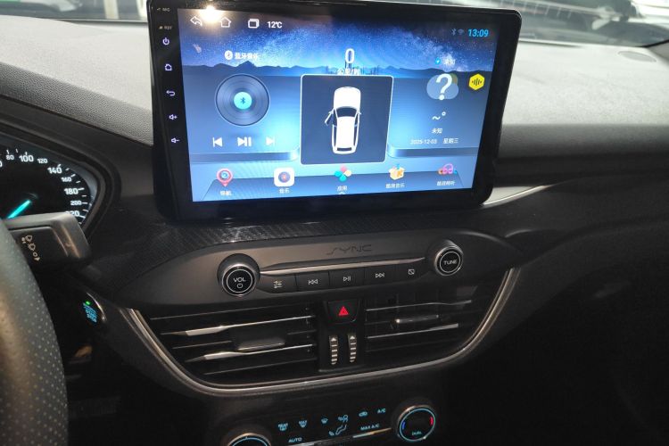 福特 福克斯 2020款 三厢 EcoBoost 180 自动ST Line局部细节16