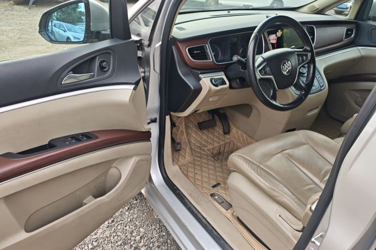 别克GL8 2014款 3.0L GT豪华商务豪雅版中控内饰20