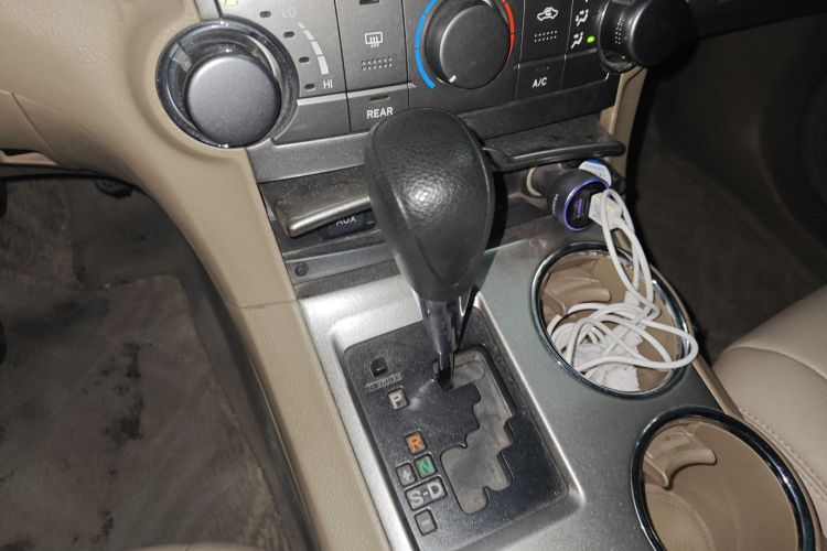 丰田 汉兰达 2012款 2.7L 两驱7座精英版中控内饰18