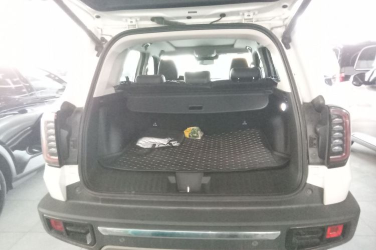 哈弗大狗 2022款 2.0T DCT四驱哮天犬版机舱底盘23